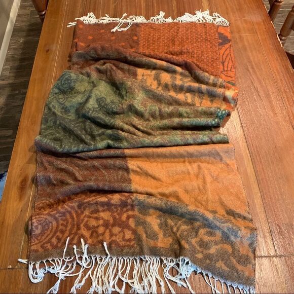 Adrienne Vittadini Geometric Wrap Scarf Fringe - Picture 2 of 4